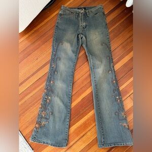 Y2K embroidered low rise flared jeans
Size zero